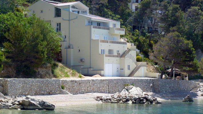brela luxury apartments on the beach