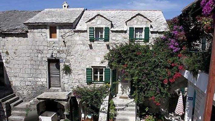dalmatinske kamene vile Makarska